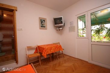 Dining room Krvavica, Dining room u smještaju tipa studio-apartment.