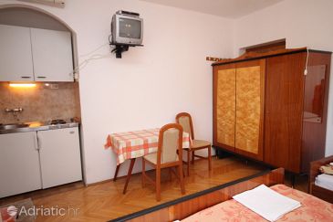 Dining room Tučepi, Dining room u smještaju tipa studio-apartment, dopusteni kucni ljubimci i WIFI.