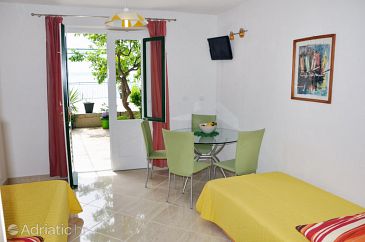 Dining room Podgora, Dining room u smještaju tipa apartment, WIFI.