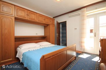 Bedroom Baška Voda, Bedroom u smještaju tipa room.