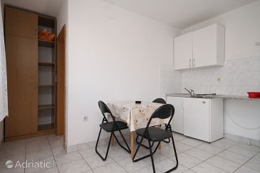 Dining room Podaca, Dining room u smještaju tipa studio-apartment.