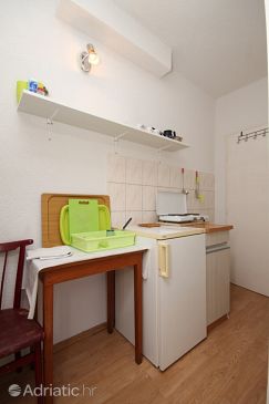 Kitchen Gradac, Kitchen u smještaju tipa studio-apartment, dopusteni kucni ljubimci.