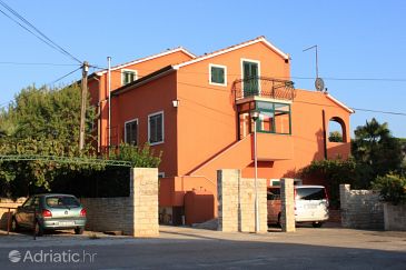 Property Novigrad, Novigrad, Property 6964 - Apartments with pebble beach.