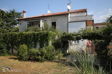 Property - Apartments 7048 Property Novigrad (Novigrad) - Accommodation 7048 - Apartments near sea with pebble beach.