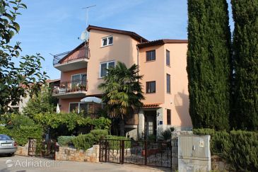 Property - Apartments 7120 Property Novigrad (Novigrad) - Accommodation 7120 - Apartments with pebble beach.
