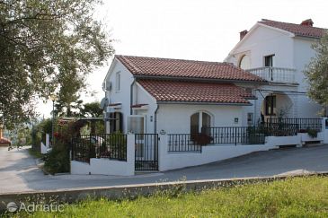 Objekt Buje, Središnja Istra, Objekt 7123 - Ubytování s oblázkovou pláží.