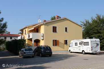 Property - Apartments 7161 Property Đuba (Umag) - Accommodation 7161 - Apartments with rocky beach.