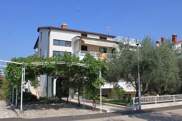 Property Umag, Umag, Property 7172 - Apartments with sandy beach.