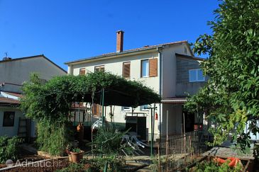Property Valbandon, Fažana, Property 7354 - Apartments with pebble beach.