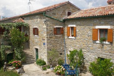Property - Vacation Rentals 7403 Property Čepić (Središnja Istra) - Accommodation 7403 - Vacation Rentals with pebble beach.
