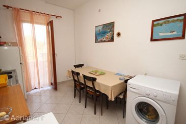 Dining room Slatine, Dining room u smještaju tipa apartment, dopusteni kucni ljubimci i WIFI.