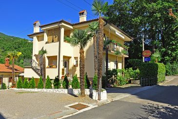 Property Oprič, Opatija, Property 7728 - Apartments with pebble beach.