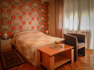 Bedroom Lovran, Bedroom u smještaju tipa room, dostupna klima i WIFI.