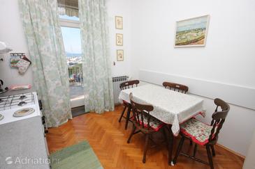 Dining room Ičići, Dining room u smještaju tipa apartment, dopusteni kucni ljubimci i WIFI.