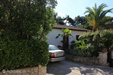 Property Artatore, Lošinj, Property 8020 - Apartments blizu mora with pebble beach.