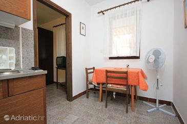 Dining room Kukljica, Dining room u smještaju tipa apartment.