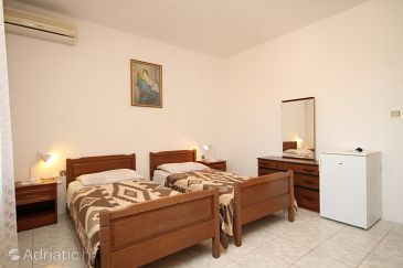 Bedroom Lastovo, Bedroom u smještaju tipa room, dostupna klima i WIFI.