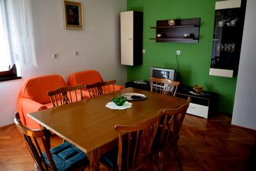 Dining room Ugljan, Dining room u smještaju tipa apartment, dostupna klima i WIFI.