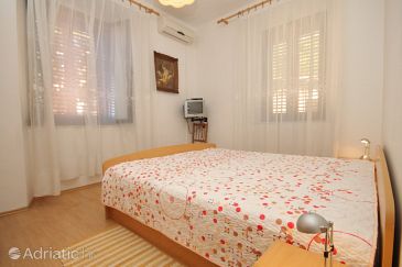 Bedroom 1 Trsteno, Bedroom 1 u smještaju tipa room, dostupna klima.