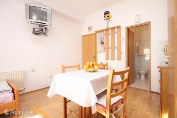 Dining room Kaštel Kambelovac, Dining room u smještaju tipa studio-apartment, WIFI.