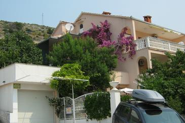 Property - Apartments 8656 Property Seget Donji (Trogir) - Accommodation 8656 - Apartments near sea with pebble beach.