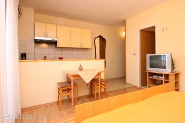 Dining room Jelsa, Dining room u smještaju tipa studio-apartment, dopusteni kucni ljubimci i WIFI.