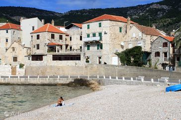 Property - Apartments and Rooms 8910 Property Komiža (Vis) - Accommodation 8910 - Apartments and Rooms near sea with pebble beach.