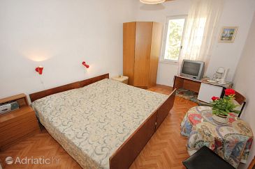 Bedroom Srebreno, Bedroom u smještaju tipa room, dostupna klima i WIFI.