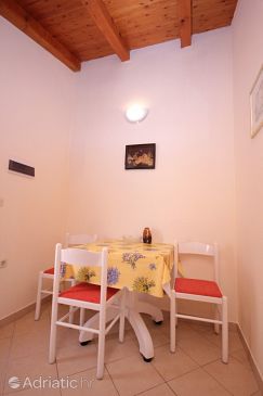 Dining room Sutomišćica, Dining room u smještaju tipa apartment, WIFI.