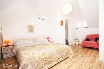 Bedroom Split, Bedroom u smještaju tipa room, dostupna klima i WIFI.