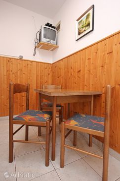 Dining room Povljana, Dining room u smještaju tipa apartment.