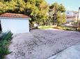 Parking lot - Apartments 9467 Parking lot Bilo (Primošten) - Accommodation 9467 - Apartments with pebble beach.