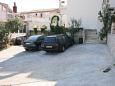 Parking lot - Apartments 955 Parking lot Duće (Omiš) - Accommodation 955 - Apartments near sea with sandy beach.