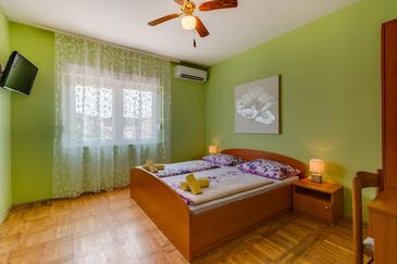 Bedroom Mali Lošinj, Bedroom u smještaju tipa room, WIFI.