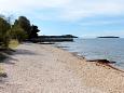 Nejbližší pláž Plaža u mjestu Valbandon, Fažana.